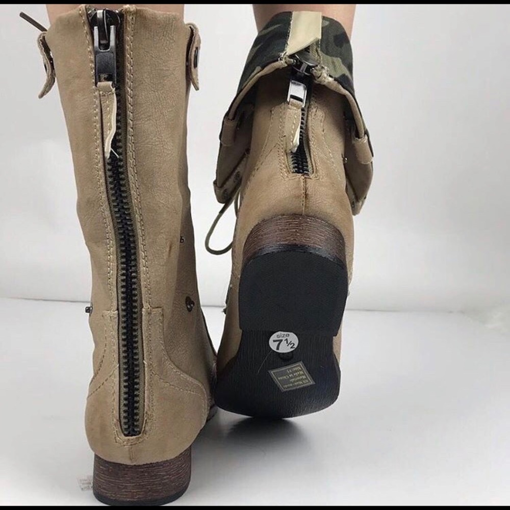 Bran new cammo boots Size: 7 1/2 - Picture 4 of 5